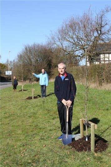 trees and social distancing! - Tree Planting in Up Hatherley