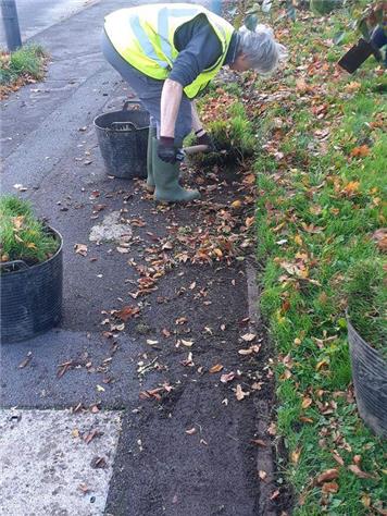 more edging - Green Volunteering has started on the Pocket Park